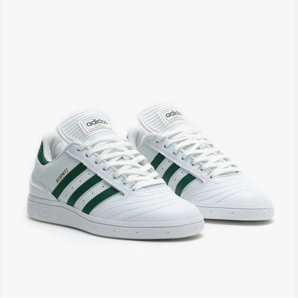 Vintage Adidas Buzentiz white and green shoes. Size: 7 (women’s) size: 5 (men’s)